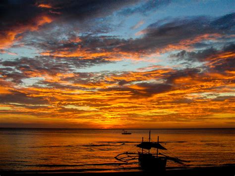 Sunset view spots in the Philippines .